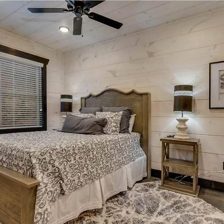 Blue Moon Ridge: Brand New Cabin! 5 Bedrooms, Pool/Hot Tub, Theatre Піджен-Фордж Екстер'єр фото