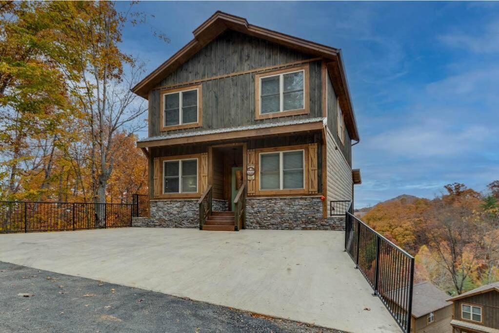 Blue Moon Ridge: Brand New Cabin! 5 Bedrooms, Pool/Hot Tub, Theatre Піджен-Фордж Екстер'єр фото